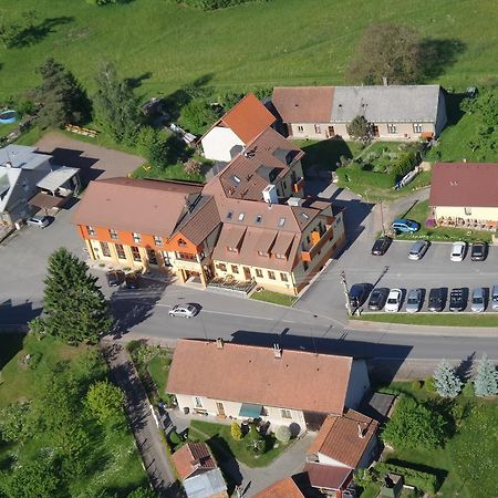 Hostinec U Hubalku Adlerkosteletz Exterior foto
