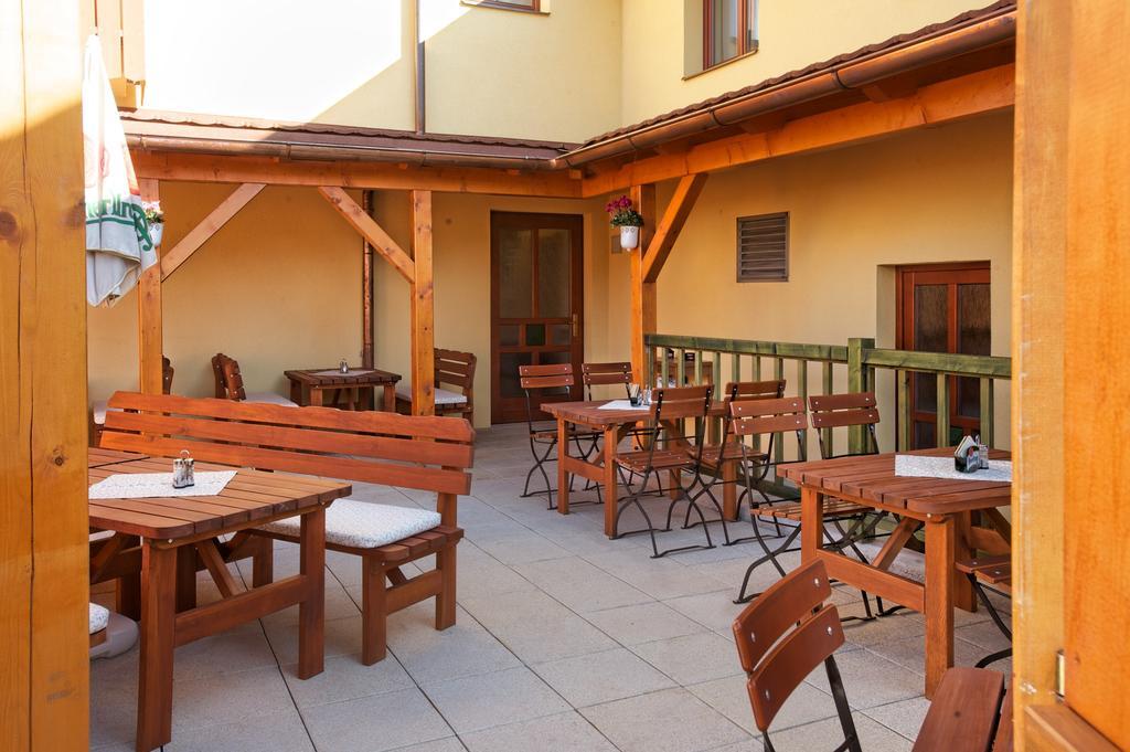 Hostinec U Hubalku Adlerkosteletz Exterior foto
